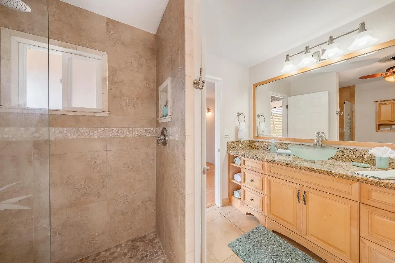 Maui Kamaole A204 - Romvari Realty Kihei
